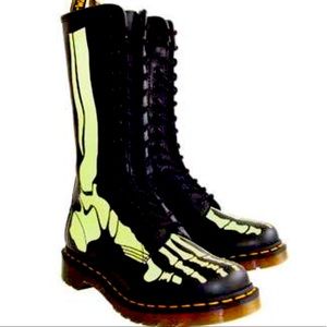💥ISO💥 Dr Marten Skelly boot glow in the dark